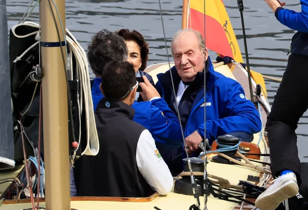 Juan Carlos durante una regata en Sanxenxo