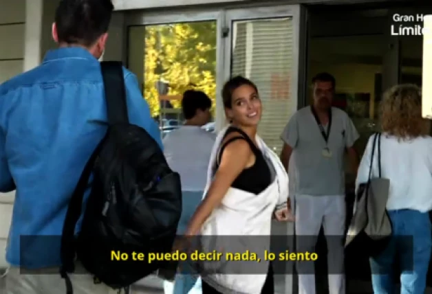 Captura de TardeAR de Gloria Camila visitando a Ortega Cano en el hospital tras su caída en el metro.