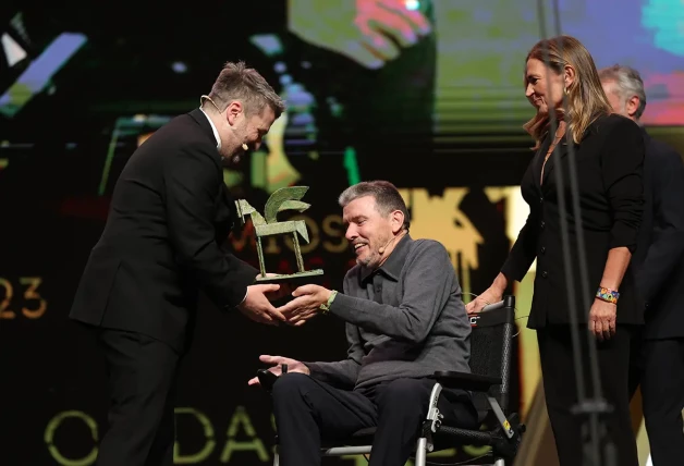 Recibió un premio Ondas por un documental sobre su vida y su enfermedad.