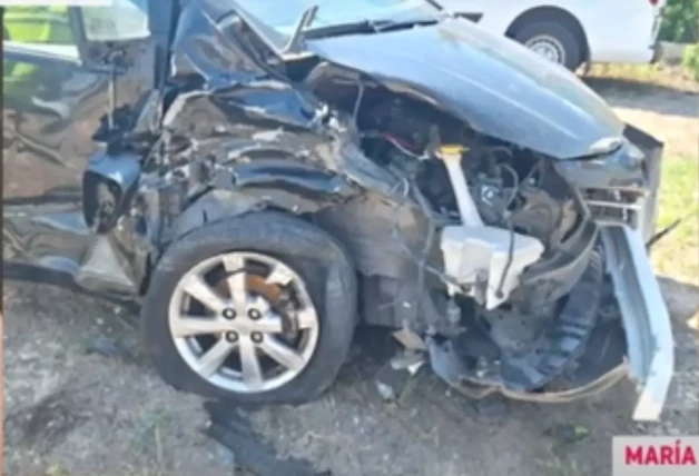 El coche quedó destrozado.