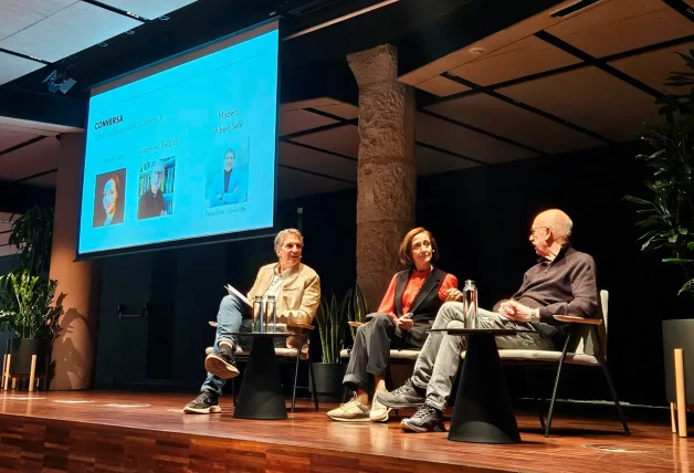 Carme Elías durante la charla sobre su enfermedad.