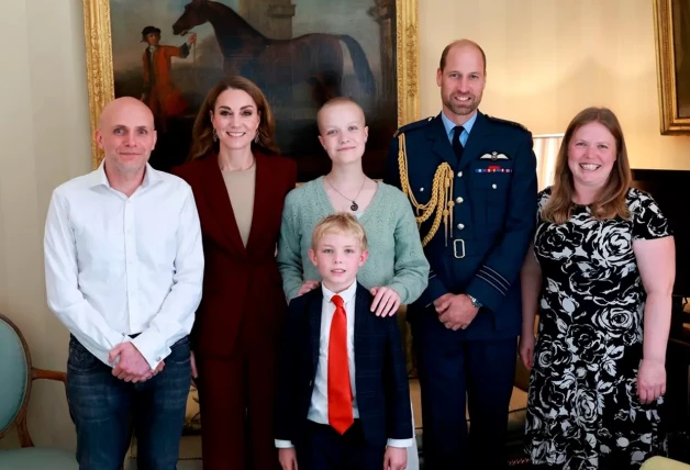 Kate y Guillermo, con Liz y su familia.