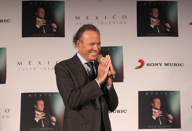 MÉXICO MÚSICA:MEX27. CIUDAD DE MÉXICO (MÉXICO), 23/09/2015.- El cantante Julio Iglesias el 23 de septiembre de 2015, en su 71 cumpleaños. Rueda de prensa en Ciudad de México, donde anuncio la presentación de su mas reciente producción discográfica, "México". EFE/Alex Cruz