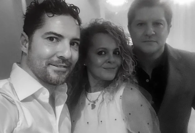 David Bisbal con sus hermanos.