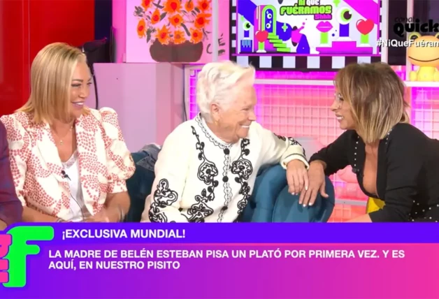 La madre de Belén, charlando con María Patiño.