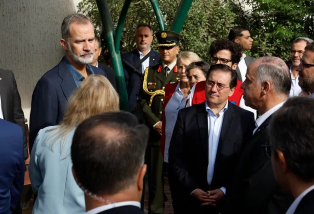 El rey Felipe VI reunido con los responsables de los campos de refugiados en Jordania.