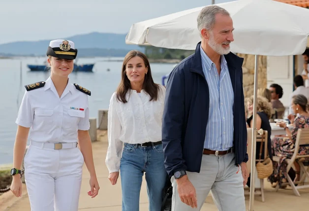 Felipe y Letizia visitaron a Leonor en la academia Naval.