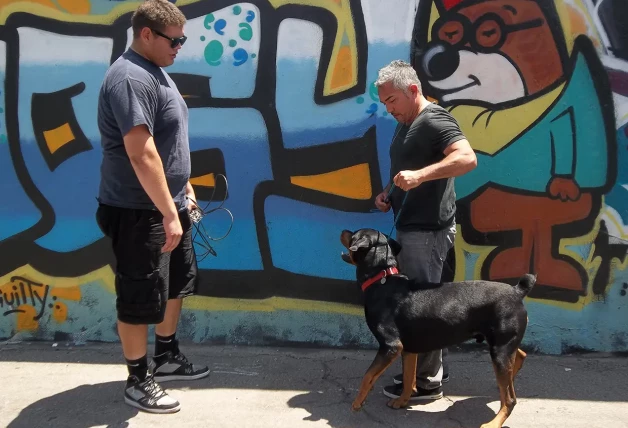 César Millán se convirtió en el famoso "Encantador de perros".