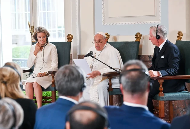 El Papa junto a Matilde de Bélgica en su reciente viaje al país.