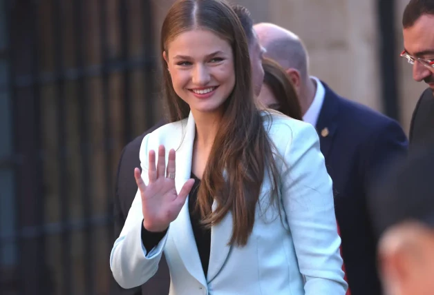 La Princesa Leonor, a su llegada a la plaza de la constitución del Ayuntamiento de Oviedo para asistir a la entrega del título de Alcaldesa Honoraria de Oviedo