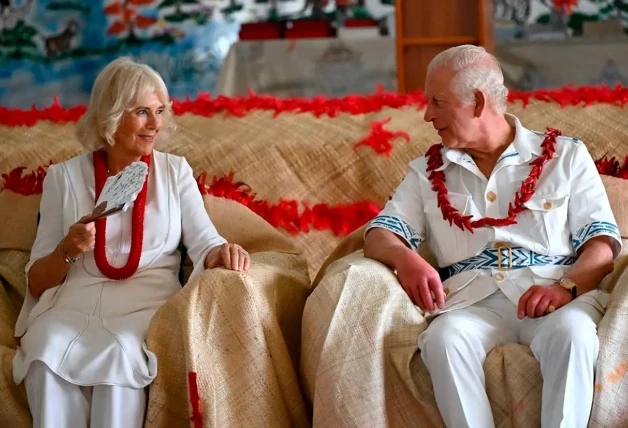 Carlos de Inglaterra y Camilla Parker Bowles en Samoa.