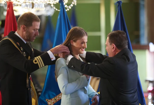 También recibió el título de alcaldesa honorífica de Oviedo de manos del alcalde de la capital asturiana, Alfredo Canteli.