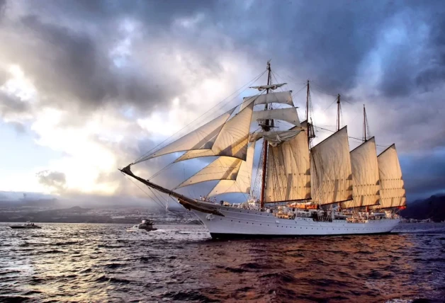 El velero Juan Sebastián Elcano.