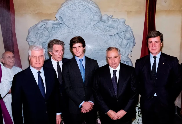 De izqda. a dcha., Carlos; Alfonso Díez; el segundo hijo del duque, Carlos; Fernando y
Cayetano.