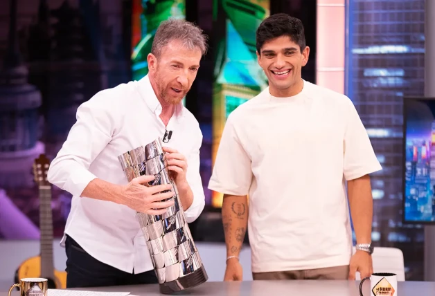 Pablo Motos junto a Jorge Martín en 'El Hormiguero'. El presentador consideró que los medios de comunicación no actuaron de manera profesional.