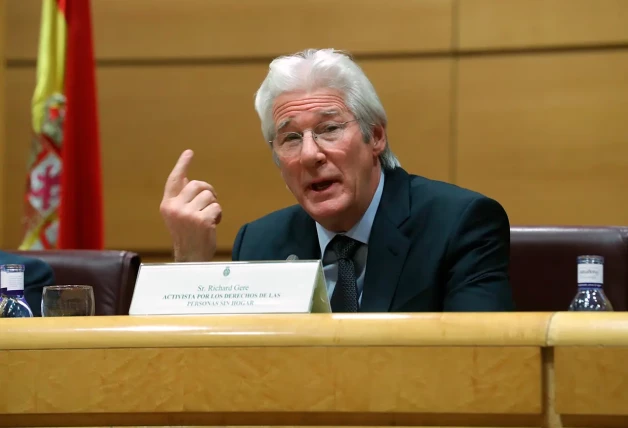 Richard Gere en el Congreso, defendiendo una causa solidaria.