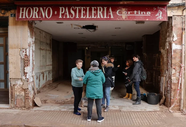 Un comercio afectado por las inundaciones.