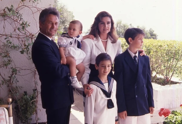 Marina Danko con Sebastián Palomo Linares y sus tres hijos.