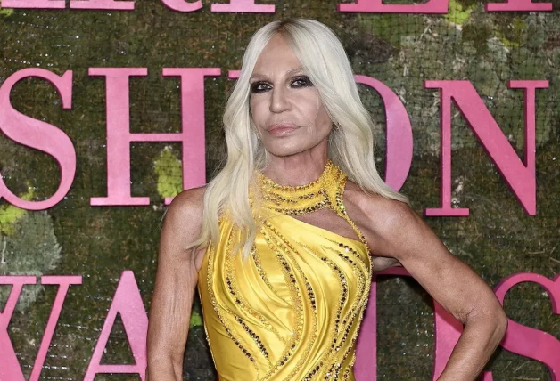 Donatella Versace operaciones