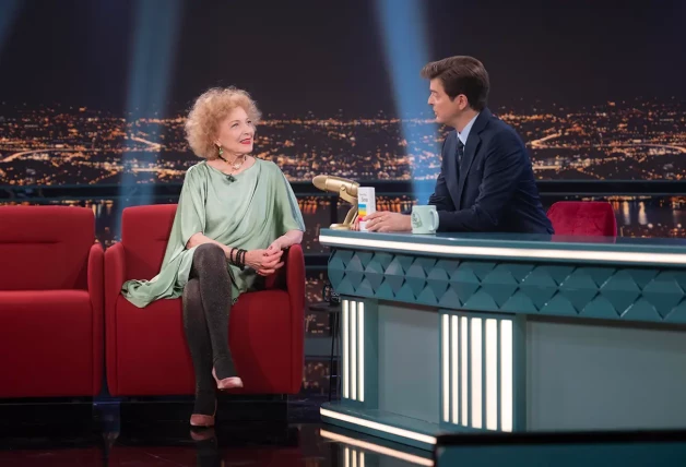 Marisa paredes con Marc Giró en el 'Late Xou'.