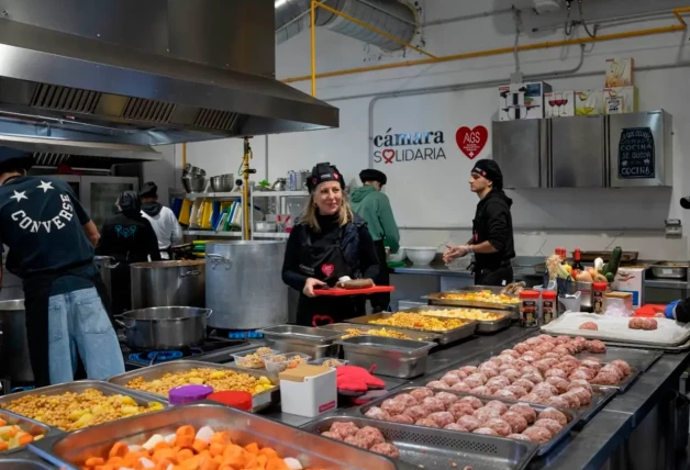 Gracias a diversas oenegés no ha faltado la comida navideña en Valencia.