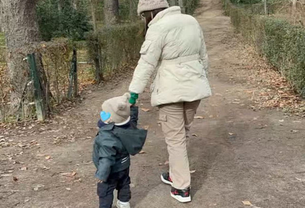 Gabriela Guillén con su hijo