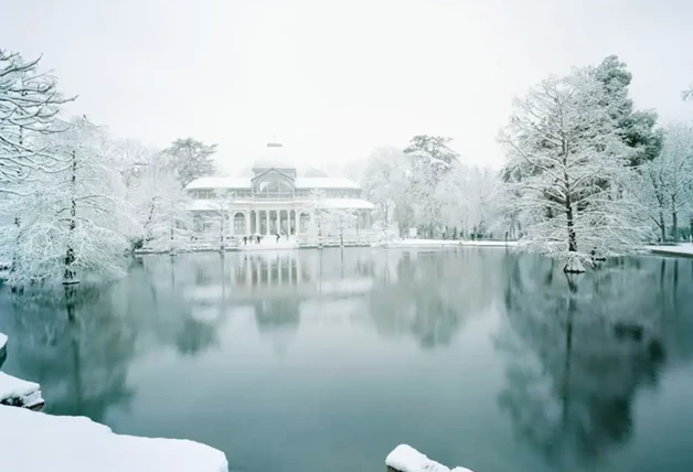 El Palacio de cristal ras la borrasca Filomena, en Madrid.