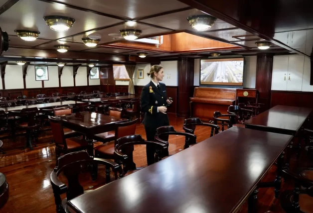 Leonor en barco Elcano