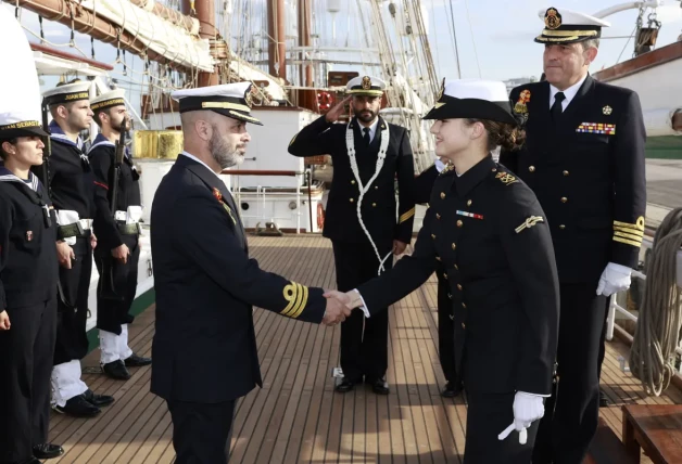 Leonor en barco Elcano