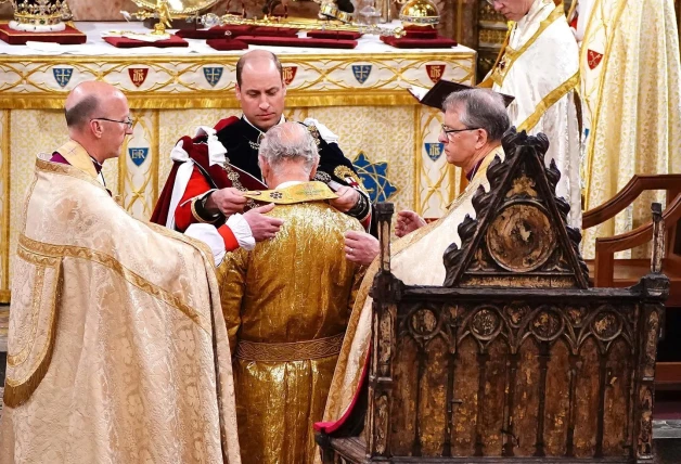 El príncipe Guillermo, durante la coronación de su padre, Carlos III.