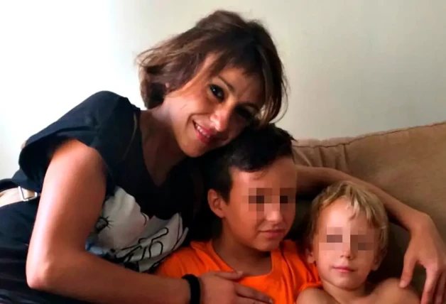 Juana Rivas con sus hijos.