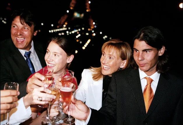 Rafa Nadal con sus padres y su hermana