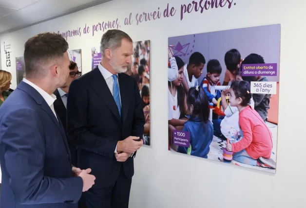 Su Majestad el Rey durante su recorrido por la Asociación Educativa Ítaca