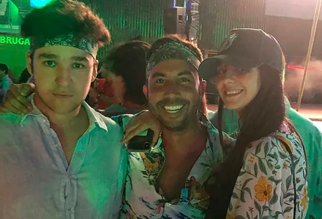 Froilan con un amigo y con su hermana Victoria Federica