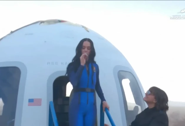 katy perry viaje al espacio como jesus calleja