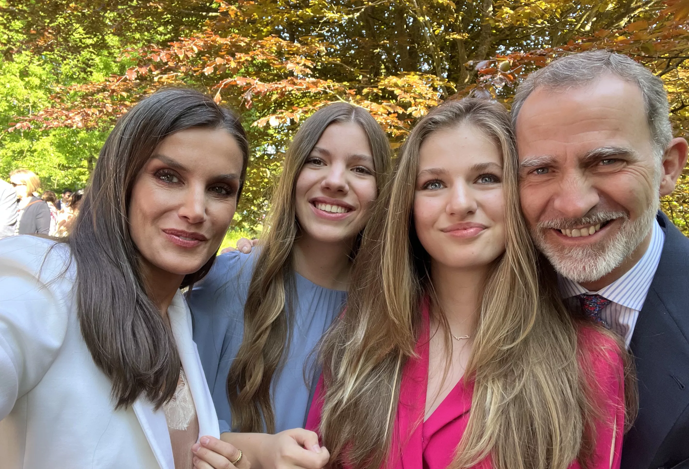 Los Reyes y la princesa Sofía en la graduación de Leonor, donde han presumido de mucha complicidad y naturalidad (Casa de S.M. el Rey)