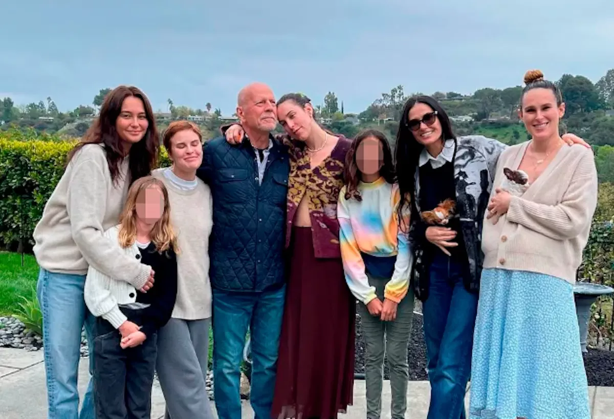 Bruce Willis con su familia portada