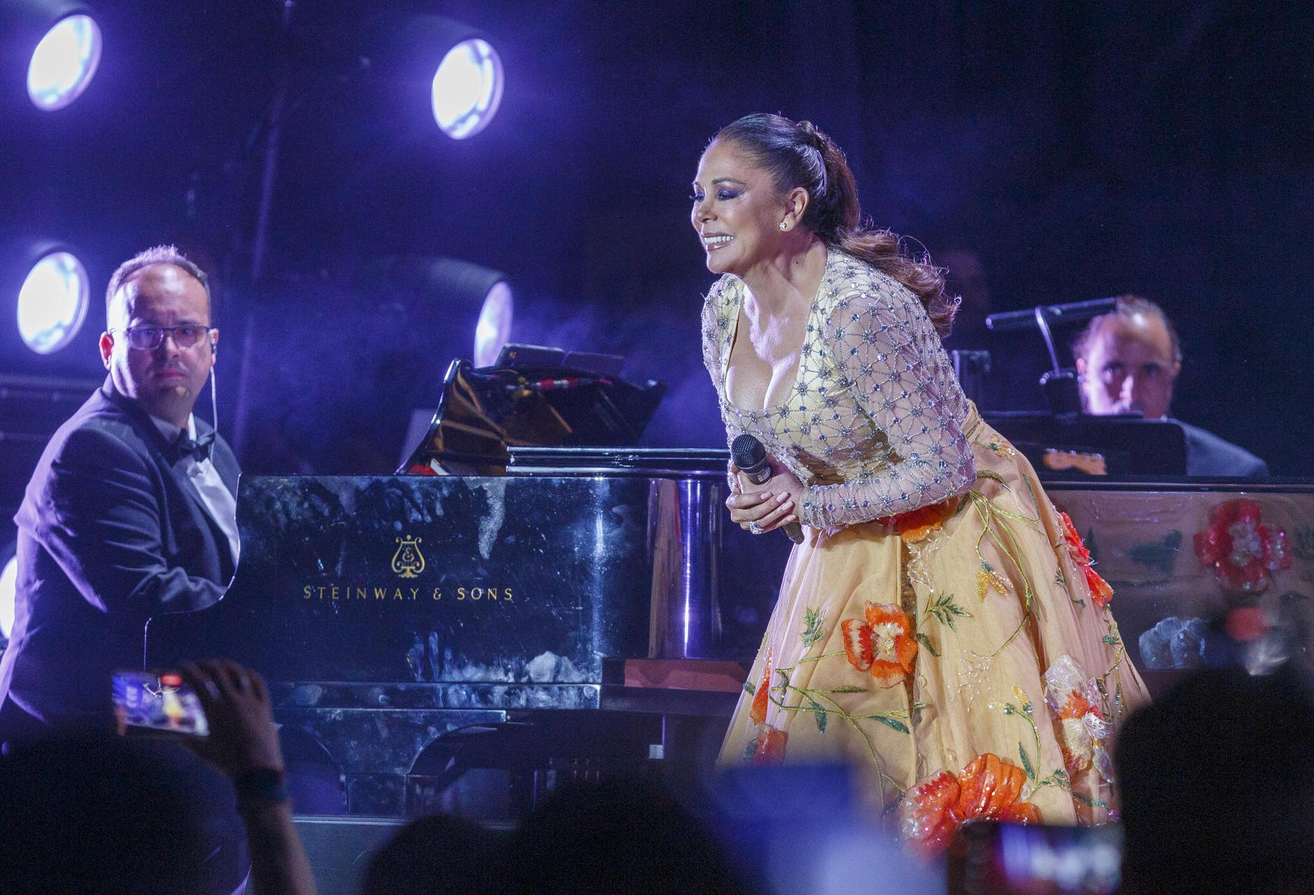 Isabel Pantoja, durante su concierto en Zaragoza