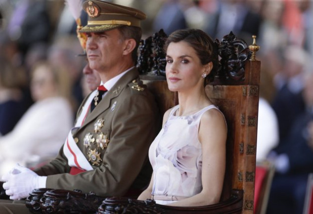 La actualidad política ha alterado las vacaciones de Felipe VI y su esposa.