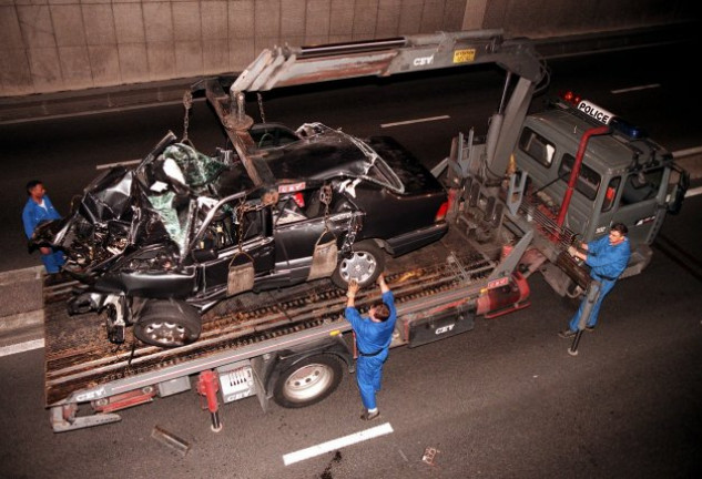 Además de Diana, en el Mercedes S280 siniestrado viajaban su pareja, Dodi Al-Fayed, su chófer, Henri Paul, y el guardaespaldas de la princesa y único superviviente de la tragedia, Trevor Rees-Jones. 