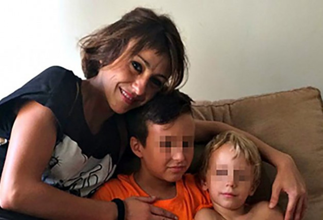 Juana Rivas con sus dos hijos en una foto reciente.