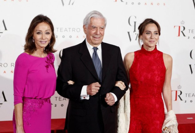 Tamara asistió, en compañía de su madre y de Mario Vargas Llosa, al 20º aniversario de la reapertura del Teatro Real, en Madrid.