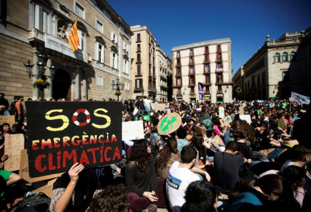 Miles de estudiantes secundaron la movilización en Barcelona.