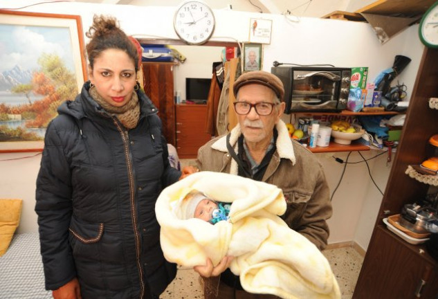 Sabino junto a su mujer y su pequeño, Ilyas