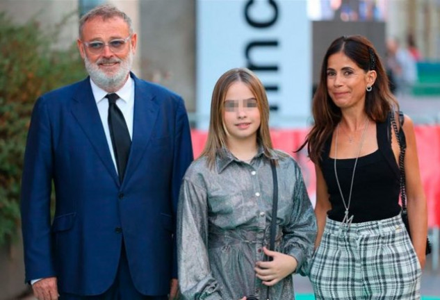 Pablo Carbonell con su hija, Mafalda y su mujer, María, que ha creado una empresa que se dedica a la inclusión de personas con discapacidad dentro del mundo del cine y la televisión.