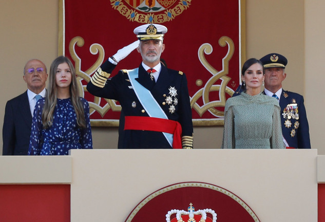 Los reyes de España y la infanta sofía desfile militar