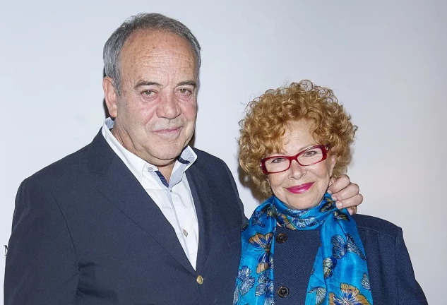 Tito Valverde posando junto a María Jesús Sirvent, su mujer.