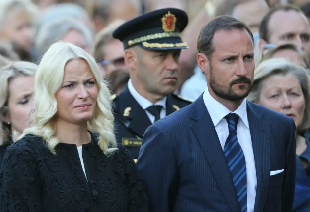 RINCIPES HAAKON Y METTE MARIT DE NORUEGA tristes