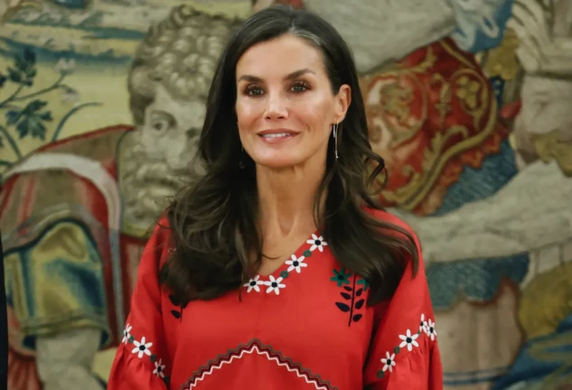 La reina Letizia viraliza unas zapatillas de marca española