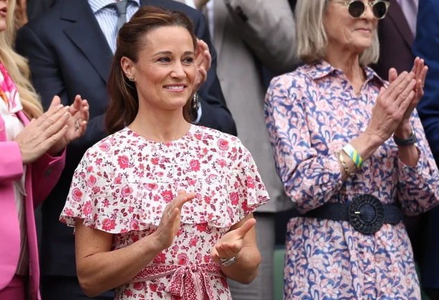 Imagen de EFE, Pippa Middleton reaparece junto a su hermana en la final masculina de Wimbledon.